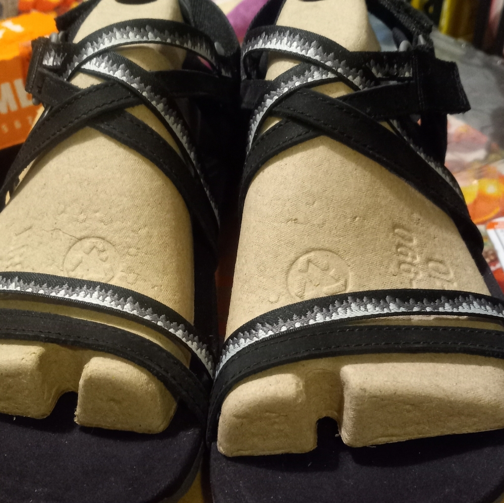 Merrell Size 9W  Women's Samdals